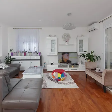 Floor Neyla Apartmán Makarská